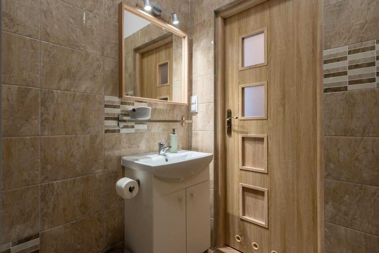 Elegant Very Berry Studios In Poznan Center By Noclegi Renters Екстер'єр фото