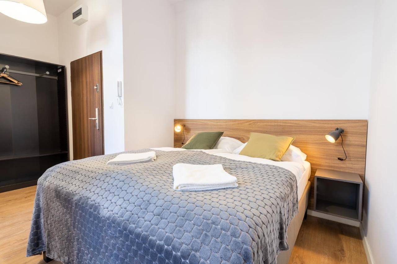 Elegant Very Berry Studios In Poznan Center By Noclegi Renters Екстер'єр фото