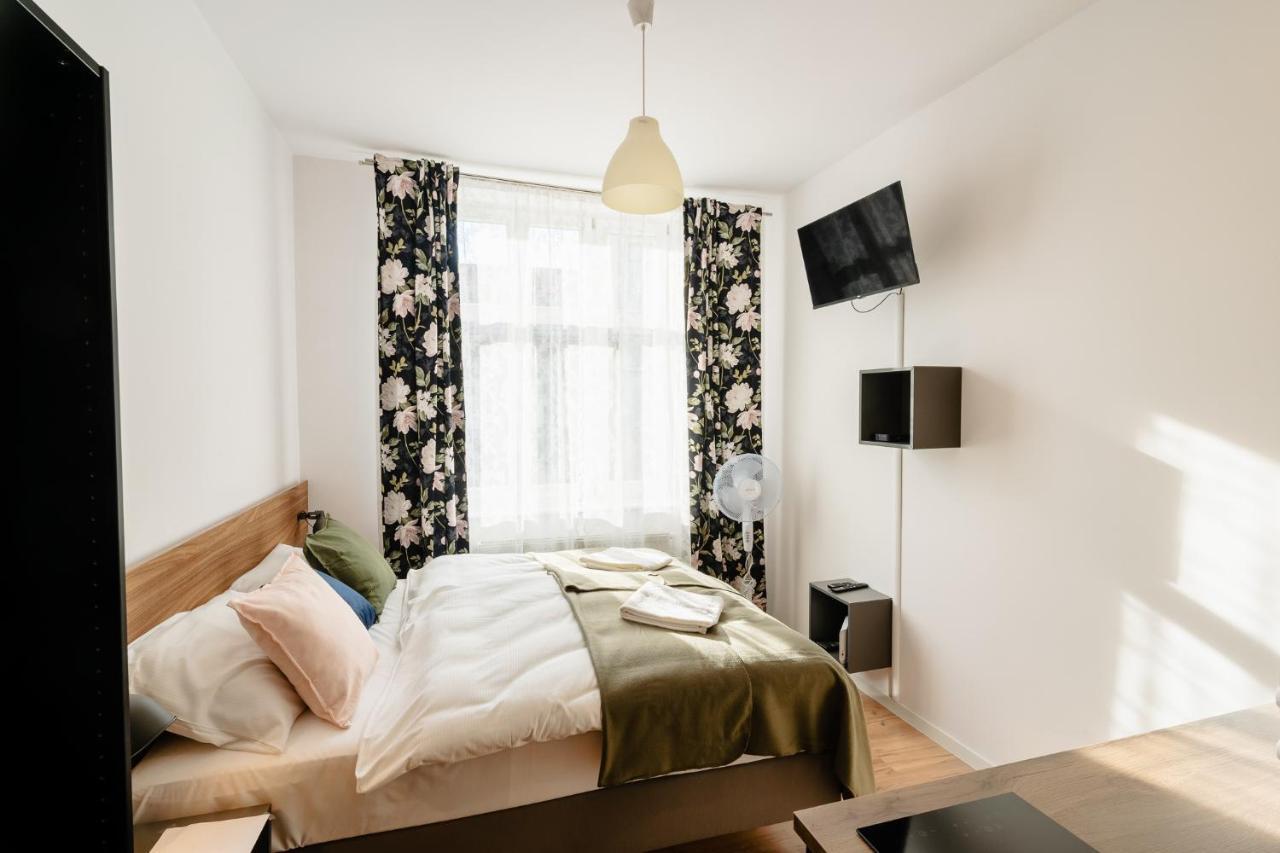 Elegant Very Berry Studios In Poznan Center By Noclegi Renters Екстер'єр фото